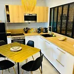 アパート Moderne A De 45 M² Avec Terrasse Vue アジャクシオ