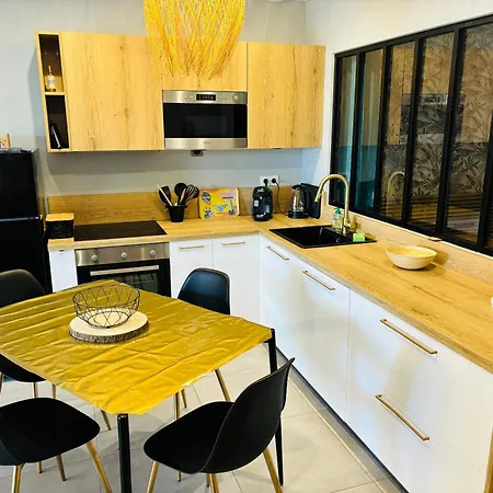 Apartment Moderne A De 45 M² Avec Terrasse Vue Ajaccio (Corsica)