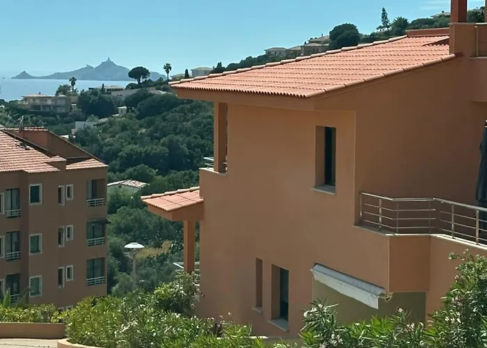 Apartment Moderne A De 45 M² Avec Terrasse Vue Ajaccio (Corsica)