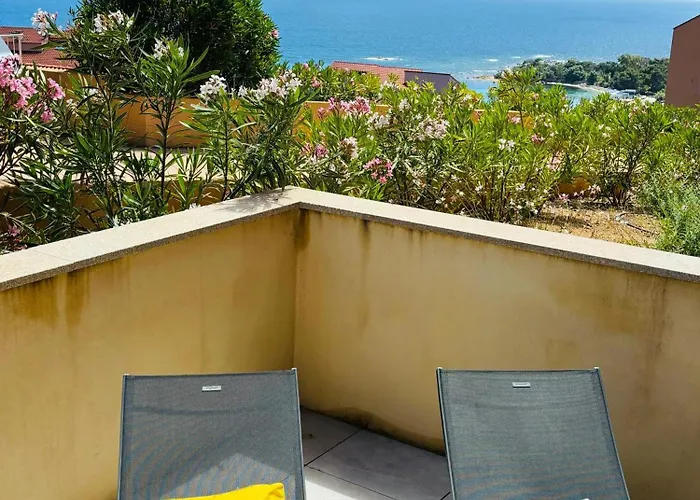 Moderne A De 45 M² Avec Terrasse Vue Ajaccio (Corsica)